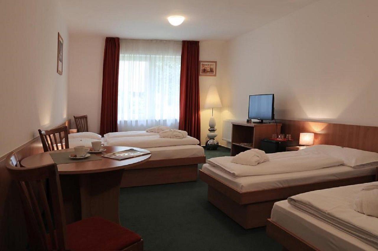 Hotel Popelka Прага Экстерьер фото